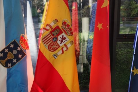 Imaxes do relatorio de Juan Raposo - Xornadas sobre autonomías en España e China: Galicia como exemplo